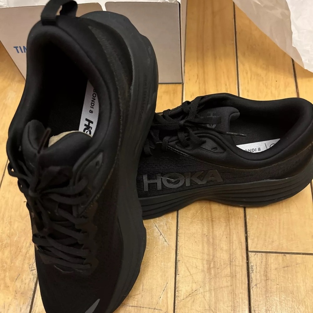 HOKA Bondi 8 men’s size 11 black on black shoes. NIB.